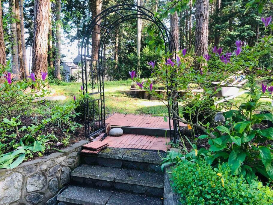 Saanichton Waterfront 2Br Suite With Superb Views Exterior photo